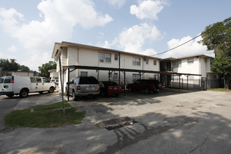 McDuffie Apartments in Houston, TX - Foto de edificio - Building Photo