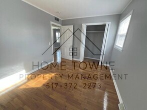 913 Pierce Rd in Lansing, MI - Building Photo - Building Photo