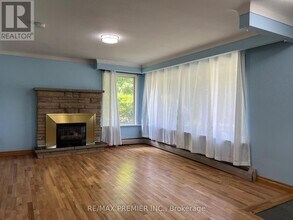 288 Scott St in St Catharines, ON - Building Photo - Building Photo