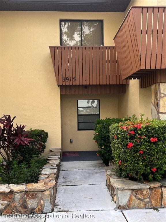 property at 3915 Edgewater Dr