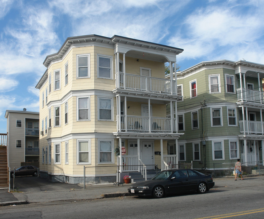 300-302 Lawrence St in Lawrence, MA - Building Photo