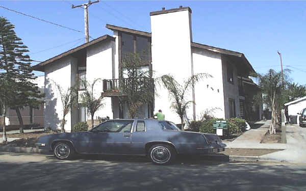 729 Freeman Ave in Long Beach, CA - Foto de edificio - Building Photo