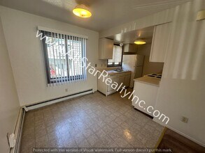 133 N Flower St in Anchorage, AK - Building Photo - Building Photo