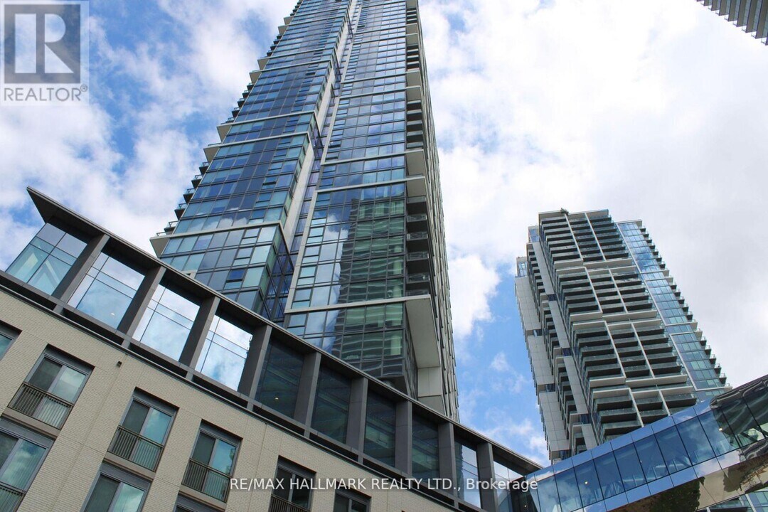 1000-1000 Portage Pkwy in Vaughan, ON - Building Photo