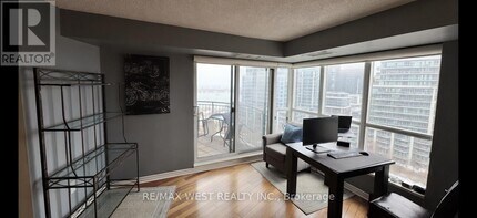 2111 Lake Shore Blvd W in Toronto, ON - Building Photo - Building Photo