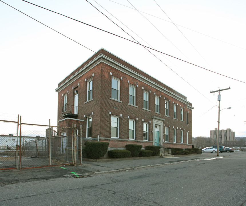 70 Franklin St in Torrington, CT - Foto de edificio