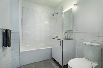 2222 Jackson Ave-Unit -910 in Queens, NY - Building Photo - Building Photo