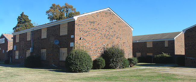 7816 San Antonio Blvd in Norfolk, VA - Building Photo - Building Photo