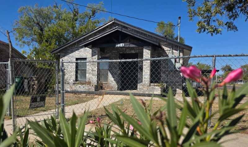 104 W 22nd St in San Angelo, TX - Building Photo