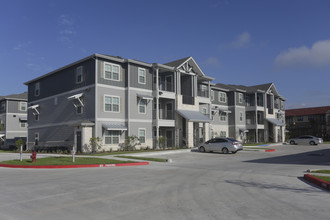 Royal Vista in Edinburg, TX - Foto de edificio - Building Photo