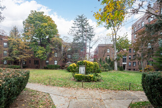 9403 222nd St in Queens Village, NY - Foto de edificio - Building Photo
