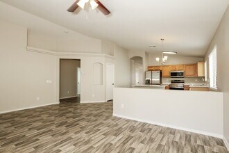 12417 W Mandalay Ln in El Mirage, AZ - Foto de edificio - Building Photo