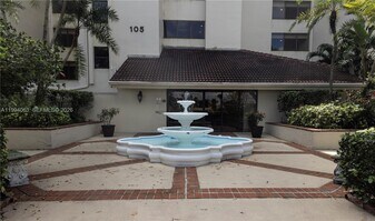 105 Lake Emerald Dr in Oakland Park, FL - Building Photo