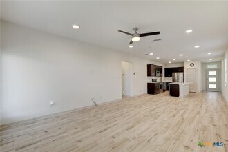 121 Fairfax Ave in San Marcos, TX - Building Photo - Building Photo