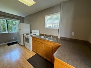 12301 209 St in Maple Ridge, BC - Building Photo - Building Photo