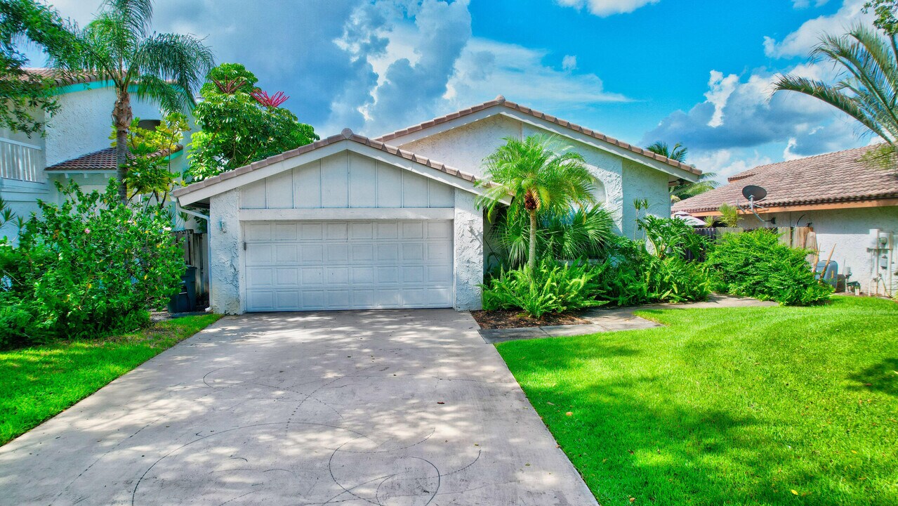 6458 Sweet Maple Ln in Boca Raton, FL - Building Photo