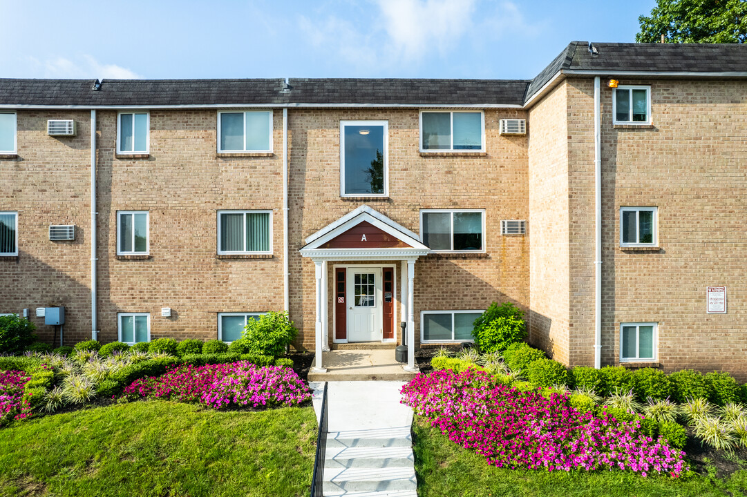 Holly Court in Phoenixville, PA - Building Photo