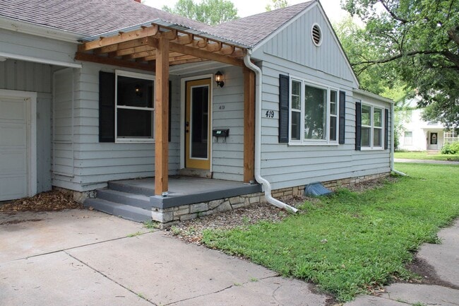 property at 419 N 8th St