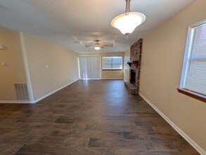7945 Blue Bonnet St in Beaumont, TX - Building Photo - Building Photo