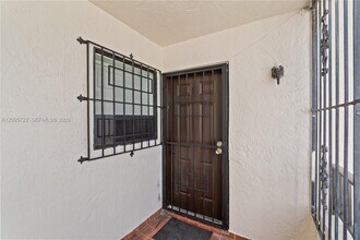 10877 NW 7th St in Miami, FL - Building Photo - Building Photo