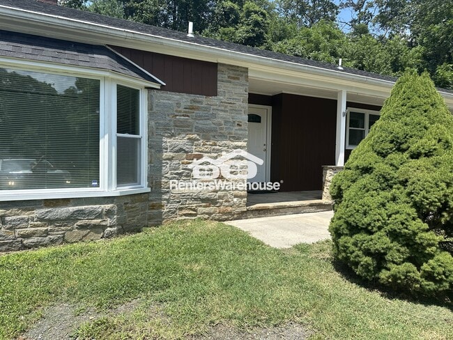 17825 Falls Rd in Upperco, MD - Building Photo - Building Photo