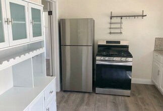 7007 Willoughby Ave in Los Angeles, CA - Building Photo - Building Photo