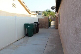 25556 Cedar River Ct in Menifee, CA - Building Photo - Building Photo