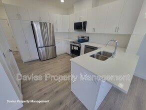 7110 Keswick Dr SW in Edmonton, AB - Building Photo - Building Photo