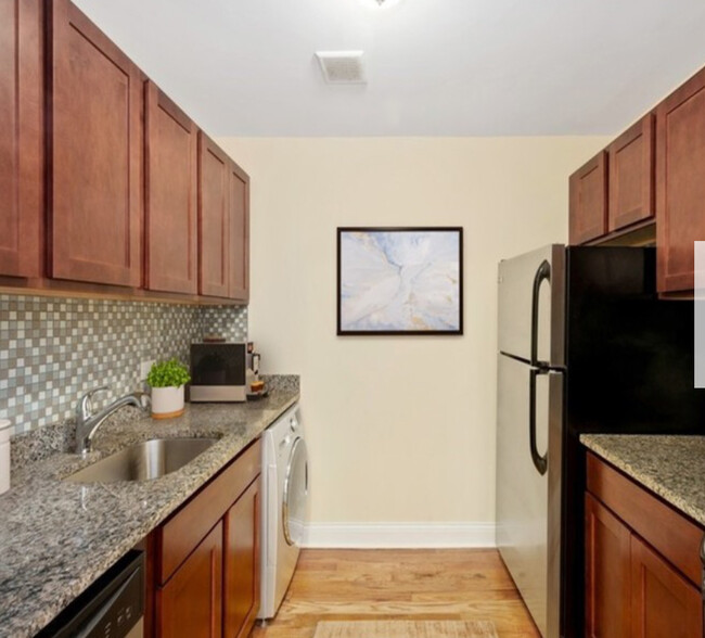 555 W Arlington Pl, Unit 1 in Chicago, IL - Building Photo - Building Photo