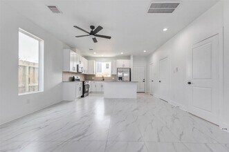 5912 Mayle St in Houston, TX - Building Photo - Building Photo