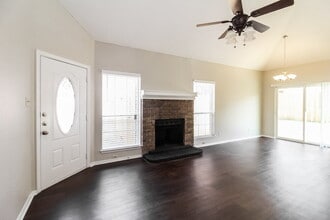1385 Chinaberry Dr in Lewisville, TX - Building Photo - Building Photo
