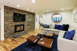 611 S W End St in Aspen, CO - Building Photo