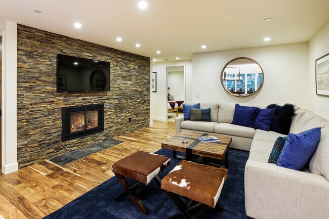 property at 611 S W End St