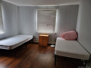 76 Maple St in Branford, CT - Building Photo - Building Photo