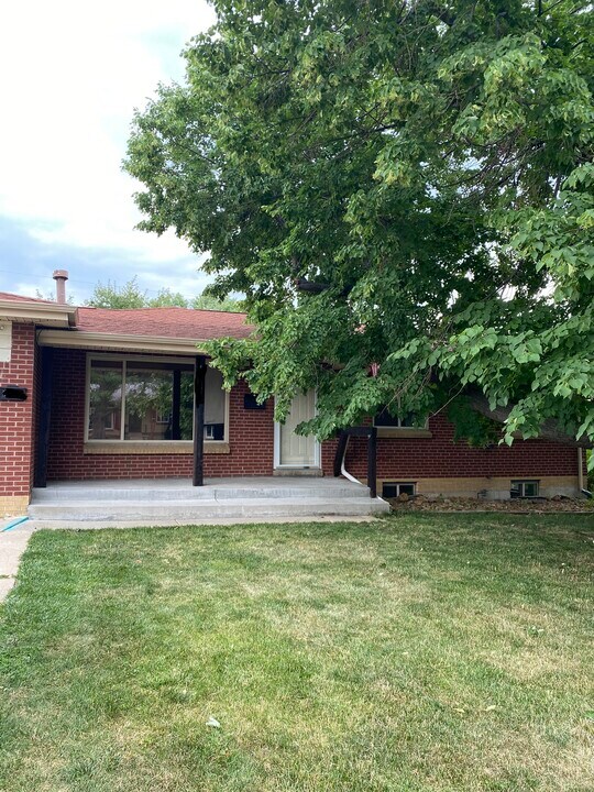 1180 S Eaton Ct in Lakewood, CO - Foto de edificio