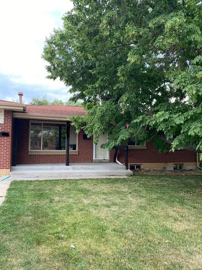 property at 1180 S Eaton Ct