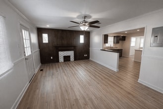 2430 Mayfair Dr in Springfield, OH - Building Photo - Building Photo