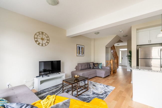 500 Green Rd, Unit SI ID1503156P in Hamilton, ON - Building Photo - Building Photo