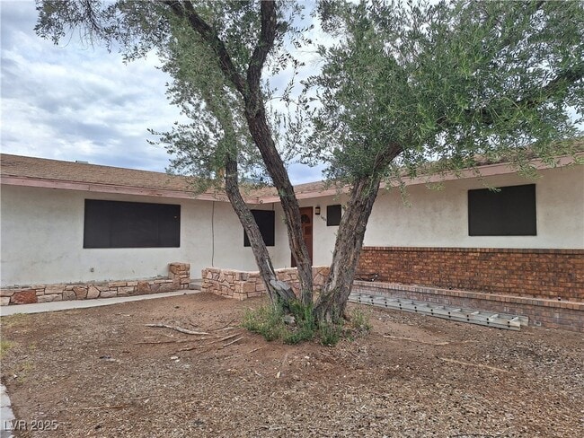 property at 1425 Vista Dr