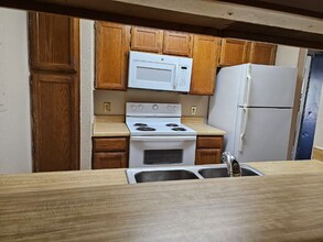 9611 Walnut St in Dallas, TX - Foto de edificio - Building Photo