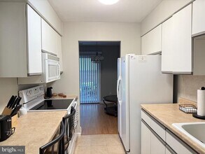 304B Cypress Point Cir in Mount Laurel, NJ - Building Photo - Building Photo