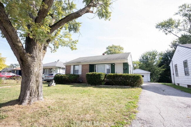 property at 3331 Manor Ct