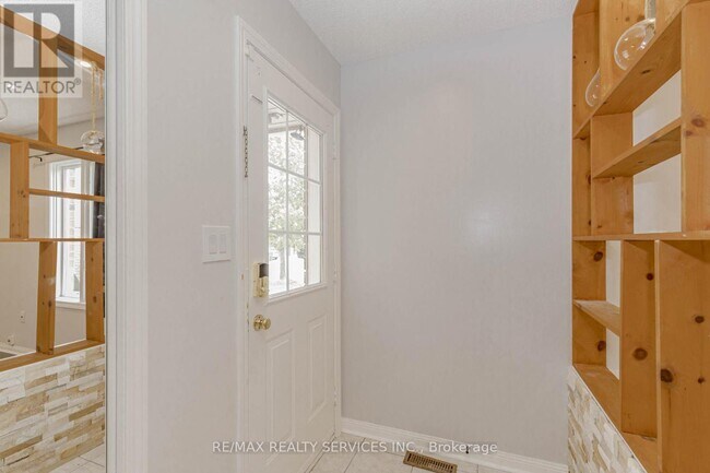 106 Narrow Valley Crescent in Brampton, ON - Building Photo - Building Photo