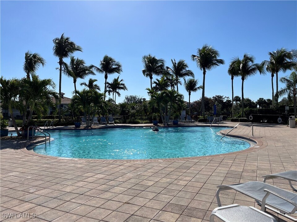 3039 Horizon Ln in Naples, FL - Building Photo