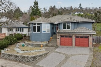 4388 Innsbruck Ridge in Medford, OR - Building Photo - Building Photo