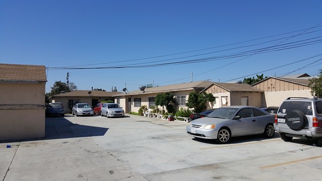 5220-5230 Southall Ln in Bell Gardens, CA - Building Photo - Building Photo