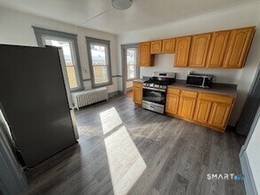 14 Guilfoile St in Waterbury, CT - Building Photo - Building Photo