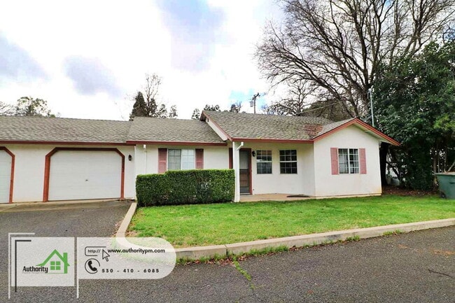 2875 Reservoir Ln in Redding, CA - Building Photo - Building Photo