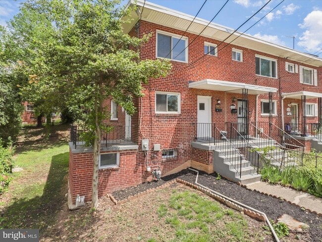 property at 5026 Roseld Ct