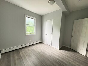 590 Christopher St, Unit 4 in Orange, NJ - Building Photo - Building Photo